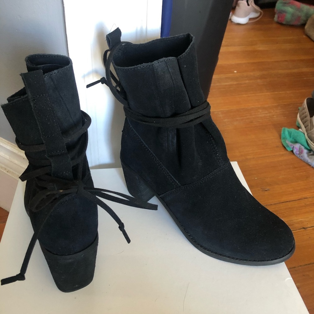 Black Tom booties- suede